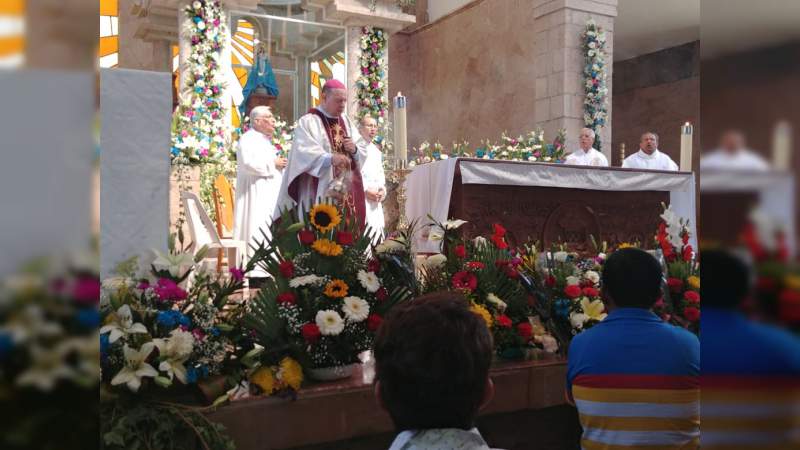 Miles de personas visitan el Santuario de Acahuato con motivo del Día de la Candelaria - Foto 0 