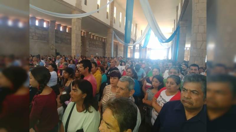 Miles de personas visitan el Santuario de Acahuato con motivo del Día de la Candelaria - Foto 2 