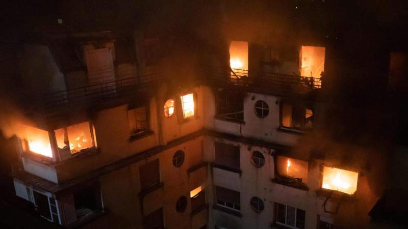 Mueren 10 personas por incendio en edificio de París - Foto 1 