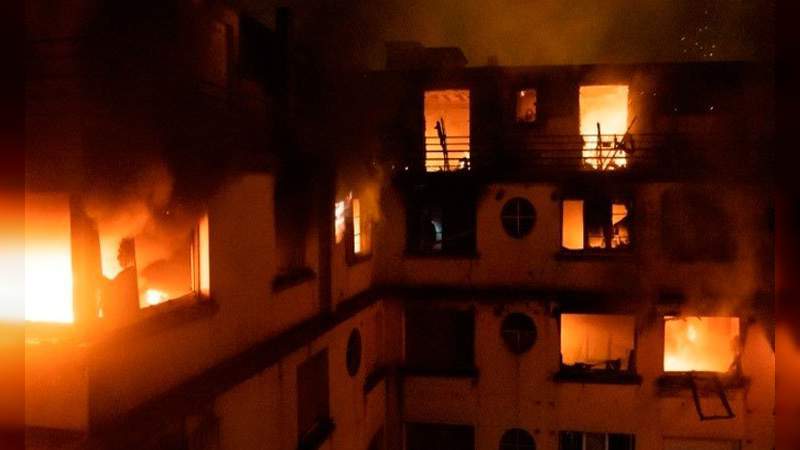 Mueren 10 personas por incendio en edificio de París - Foto 2 