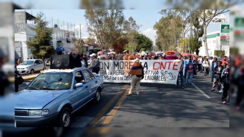 Este miércoles, CNTE toma oficinas de Rentas, casetas de peaje y vías férreas en Michoacán 