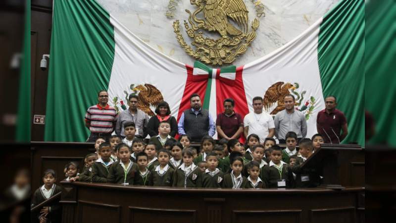 Presentan libro “Mi Constitución, Poesía Cívica”; Erik Juárez encabeza evento - Foto 2 