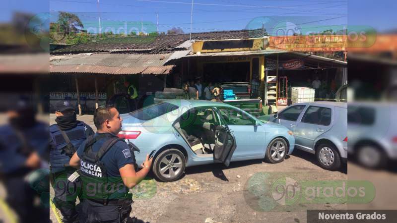 Motosicarios rafaguean a pasajeros de un automóvil en Uruapan; el chofer muere  - Foto 0 