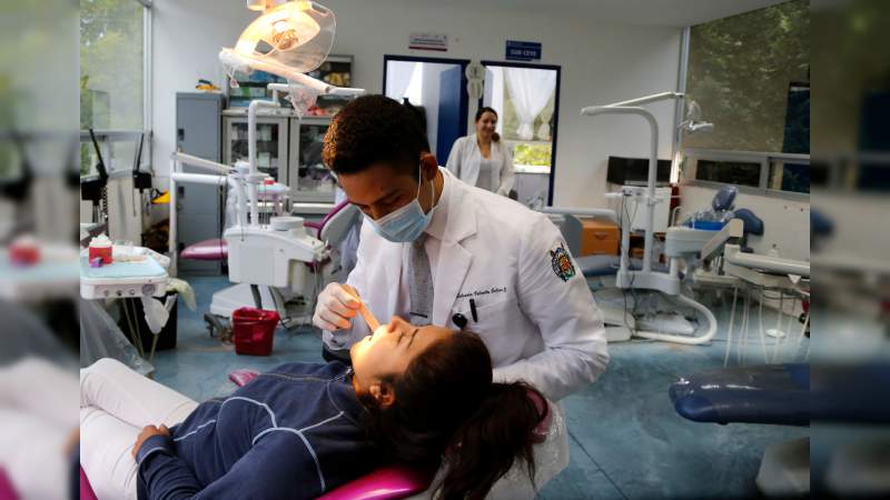 Reconoce SSM a odontólogos en su día 