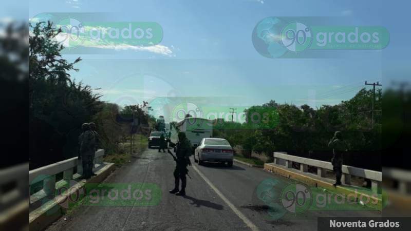 Se registran narcobloqueos por presunta detención de Nicolás Sierra Santana líder de "Los Viagras" en Michoacán - Foto 1 
