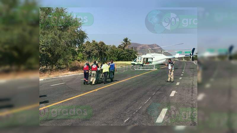 Se accidenta ambulancia con un paciente en la Autopista Siglo XXI 
