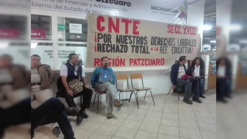 CNTE mantiene la toma de oficinas de Rentas, Presidenciales Municipales y casetas de peaje 