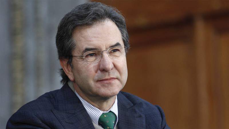 Secretario de Educación Pública debe materias de su carrera 