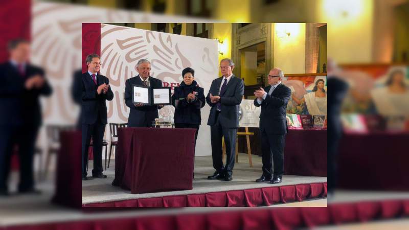 Conmemoran 60 años de los libros de texto gratuitos en México 