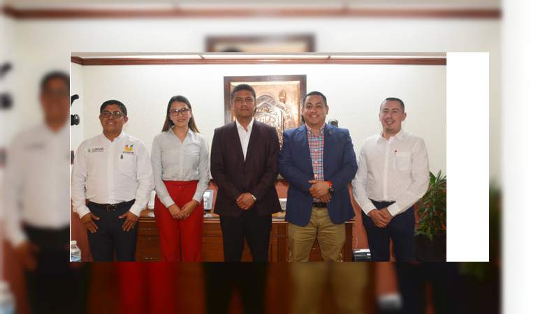 Buscan fortalecer oferta educativa en región Uruapan - Foto 0 