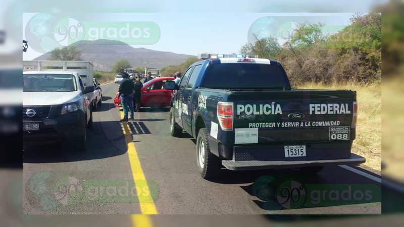 Nueva jornada de balaceras y bloqueos en Buenavista y Apatzingán - Foto 1 
