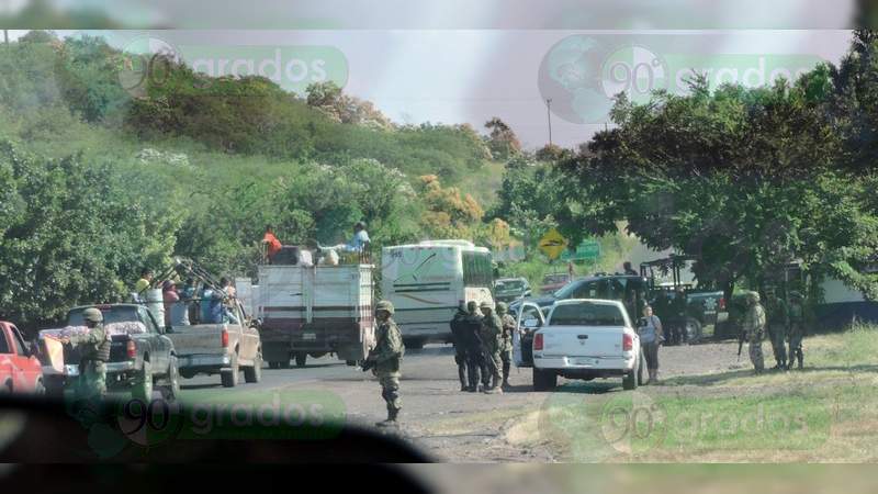Nueva jornada de balaceras y bloqueos en Buenavista y Apatzingán - Foto 3 