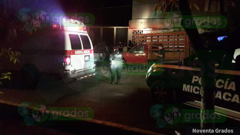 Hombre incendia 3 vehículos en Lázaro Cárdenas - Foto 2 