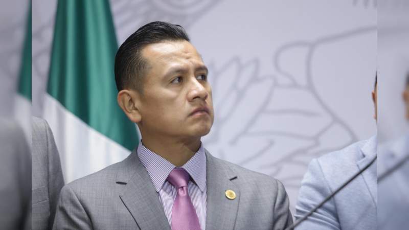 Torres Piña y ocho diputados federales renuncian al PRD y a su bancada - Foto 1 