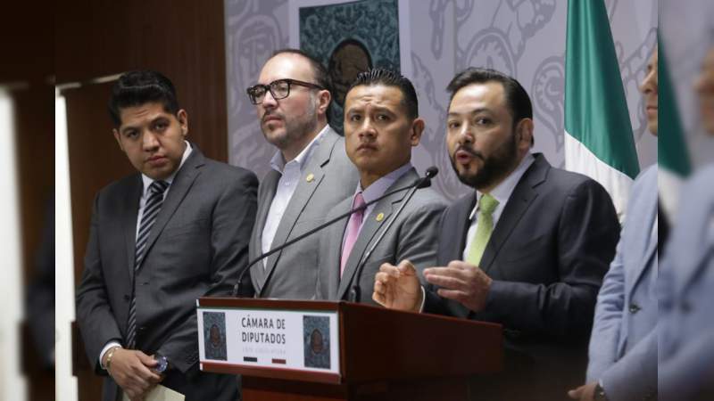 Torres Piña y ocho diputados federales renuncian al PRD y a su bancada - Foto 2 