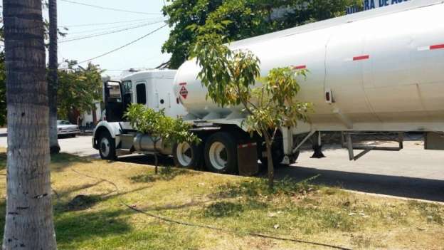 Detienen a dos sujetos por presunto robo de hidrocarburos en Apatzingán, Michoacán - Foto 0 