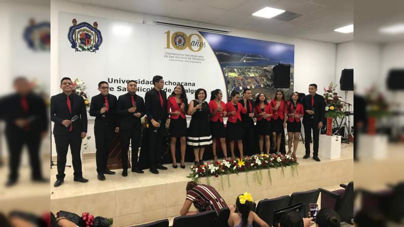 Graduación de 32 estudiantes en la UP Lázaro Cárdenas - Foto 0 