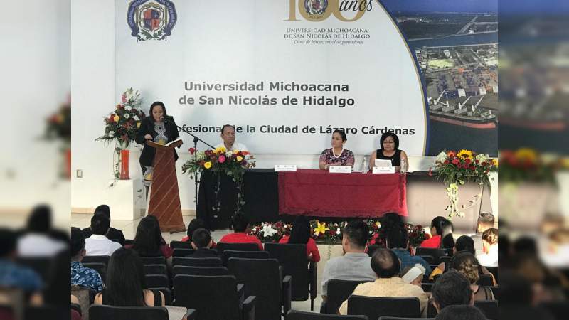 Graduación de 32 estudiantes en la UP Lázaro Cárdenas - Foto 1 