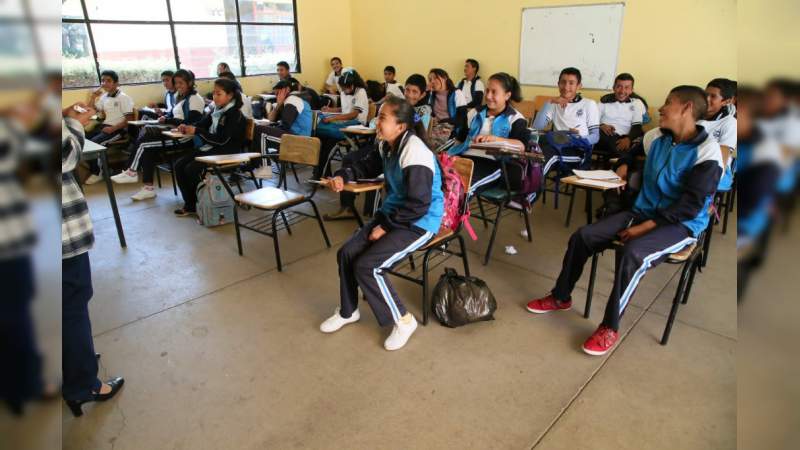 Disminuye 8.7% abandono escolar en secundarias de Michoacán 