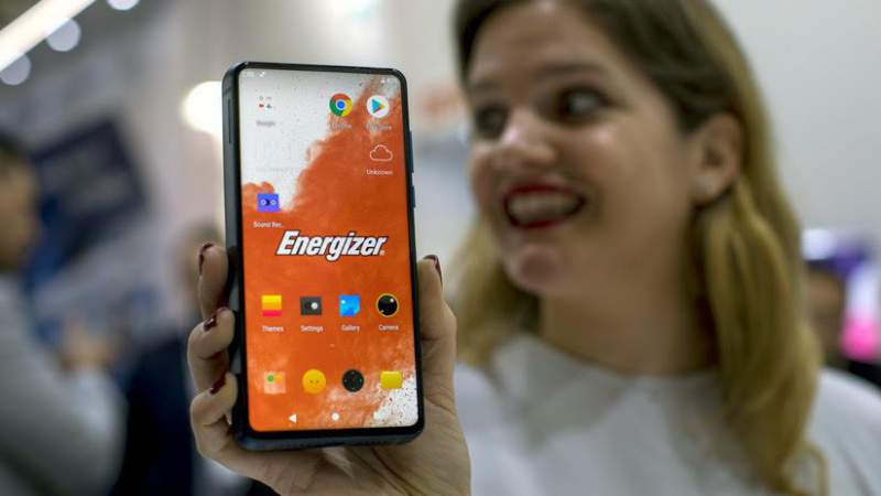 Energizer lanza celular con batería que dura hasta 50 días 