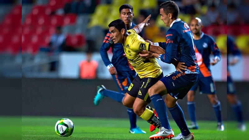 El Puebla salió con el santo de espaldas y el Morelia calificó a los cuartos de la Copa MX 