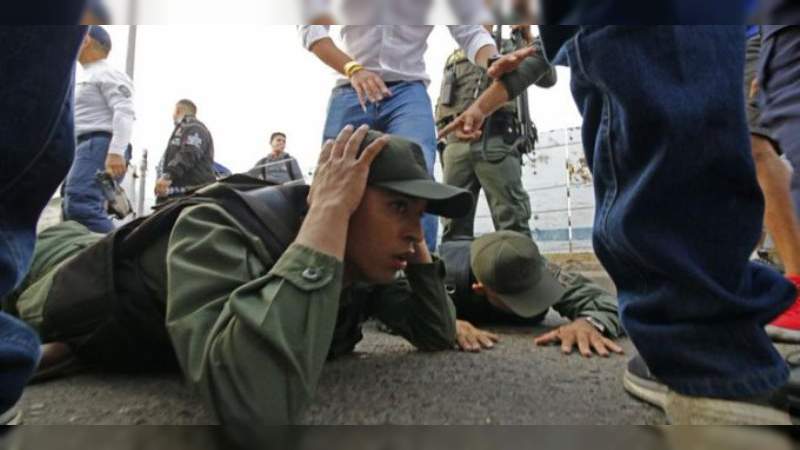156 militares venezolanos desertan a Colombia en las últimas horas 