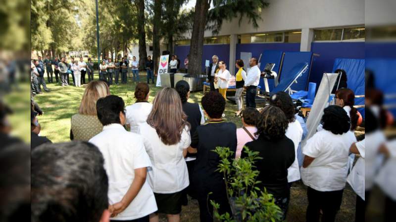 Recibe CREE Morelia equipamiento para rehabilitación - Foto 2 