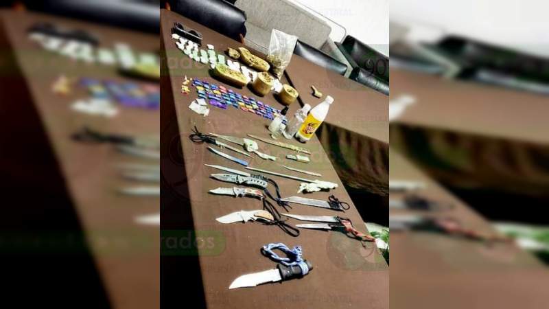 Aseguran armas “hechizas”, droga y celulares en penal de Ecatepec ...