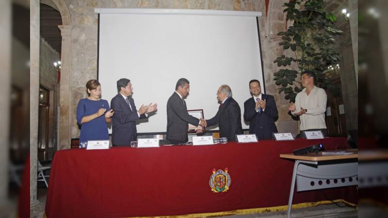 Entrega acreditación a la Licenciatura en Lengua y Literatura Hispánicas de la UMSNH - Foto 0 