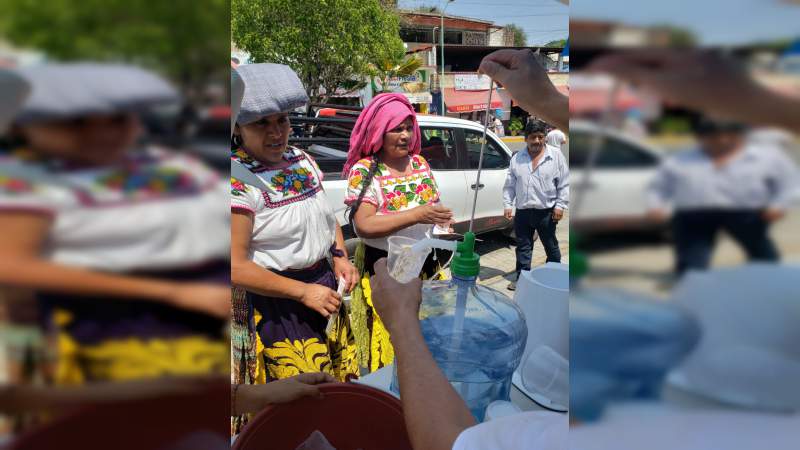 Ciudadanos Michoacanos en movimiento participa en Carácuaro con punto de hidratación - Foto 1 