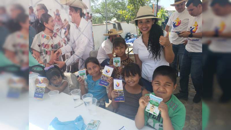 Ciudadanos Michoacanos en movimiento participa en Carácuaro con punto de hidratación - Foto 2 