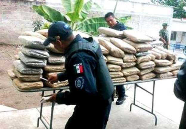 Detienen a dos, uno menor de edad, en posesión de droga y armas en Reynosa, Tamaulipas 
