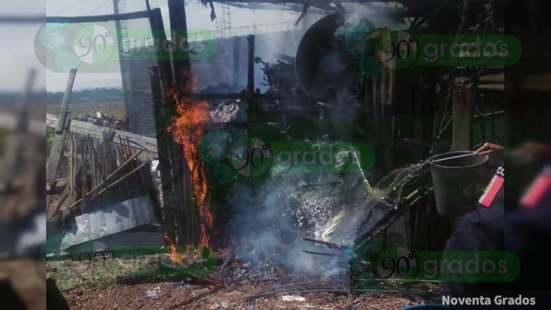 Fuego consume humilde vivienda en Cuitzeo, Michoacán - Foto 1 