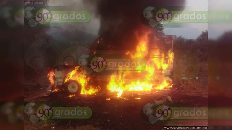 Incendian cuatro autos y dejan cabeza cercenada y narcomensaje en Acapulco, Guerrero  