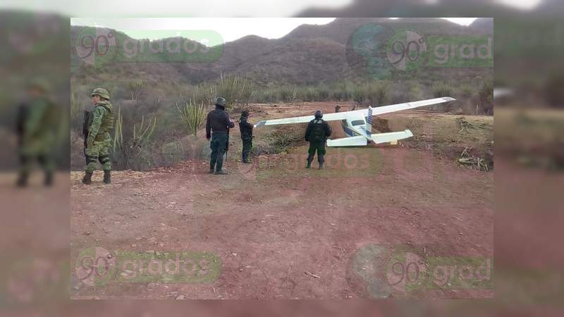 Sedena intercepta una avioneta que transportaba 299 paquetes de cocaína, en Guerrero - Foto 0 