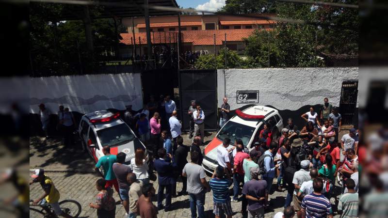 Adolescentes irrumpen en escuela, matan a cinco niños y se suicidan, en Brasil - Foto 1 