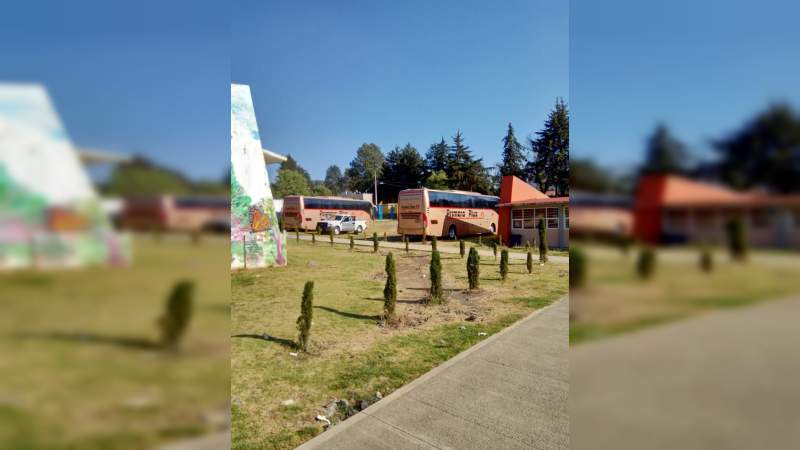 Normalistas retienen vehículos en Cherán 