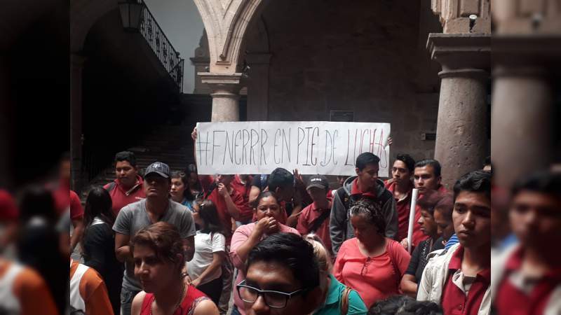 Sin respuestas benéficas para los estudiantes michoacanos - Foto 1 