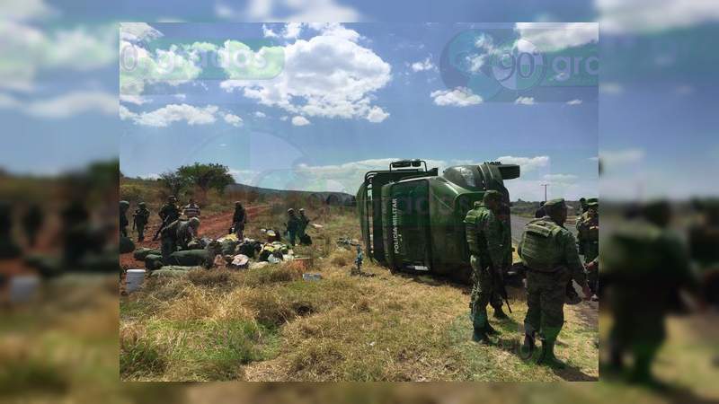 Seis soldados heridos al volcar camión del Ejército en Puruándiro 