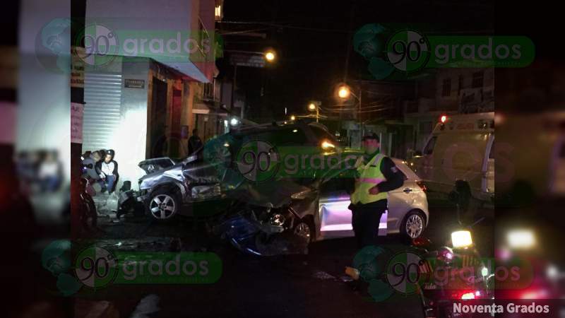 Brutal choque deja un muerto y cuatro heridos en la Ramón Farías de Uruapan, Michoacán  - Foto 0 