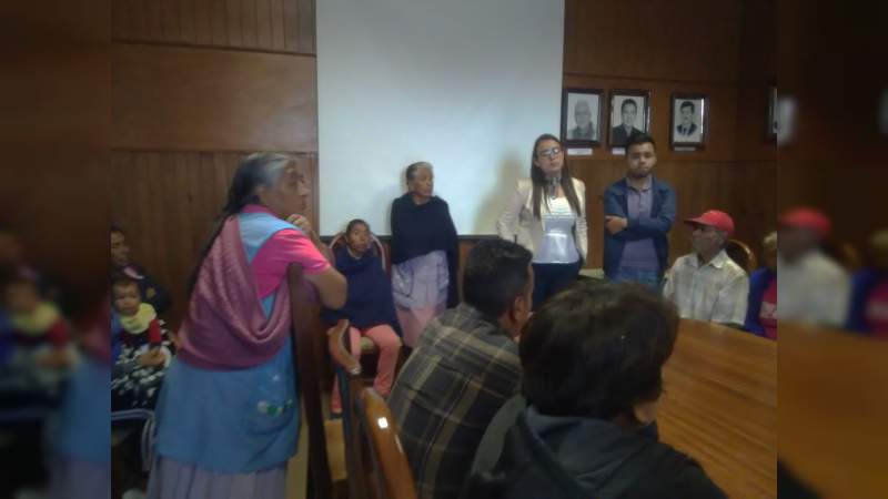 Revisan pobladores de Lagunillas avances de su pliego petitorio 2019 