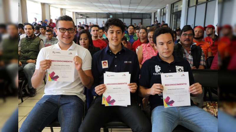 Celebra Gobierno de Michoacán a estudiantes ganadores de Robomatrix Ecuador 2019 - Foto 1 
