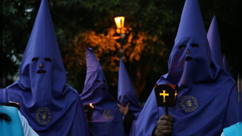 Procesión del silencio de Morelia se renueva con más participantes 