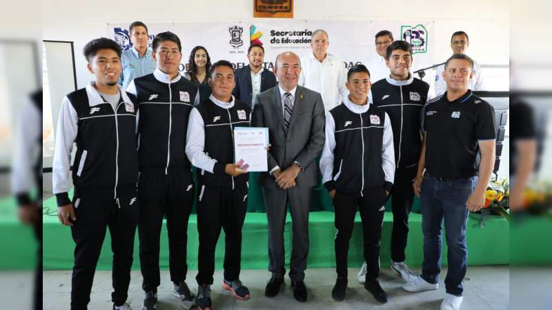 Frutis Solis reconoce a los alumnos del ITESZ - Foto 0 