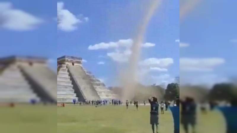 Tornado sorprende a los visitantes en la pirámide de Chichén Itzá 