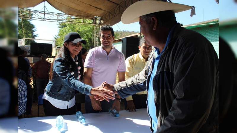 Araceli Saucedo inaugura primera etapa de la red carretera Cuanajo-El Refugio - Foto 1 