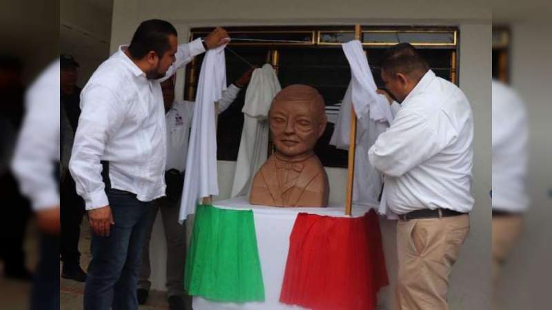 Busto de Benito Juárez costó mil 500 pesos y fue realizado por un principiante 