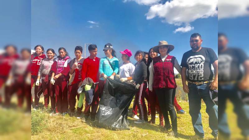 Emprende Mayela Salas limpieza de carreteras en Michoacán - Foto 3 