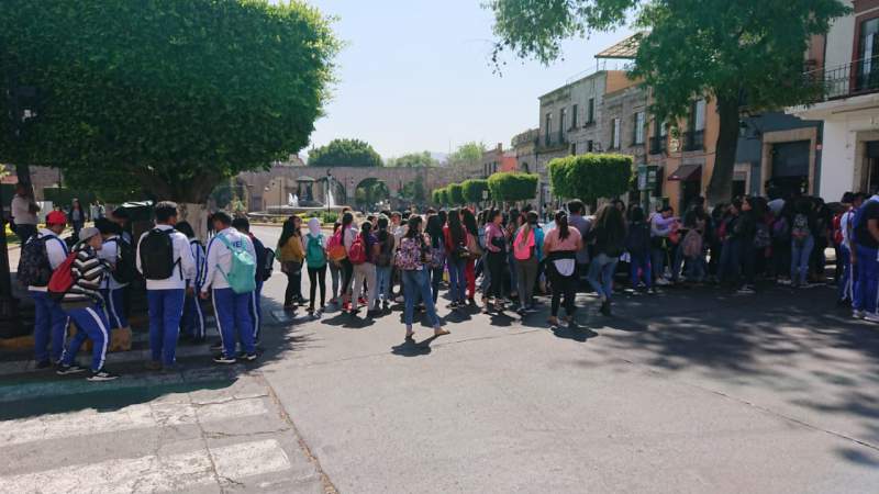 Normalistas bloquean la avenida Madero a la altura de las Tarascas - Foto 0 