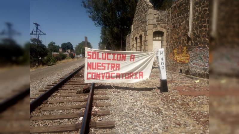 Vuelven los bloqueos a las vías férreas en Michoacán 